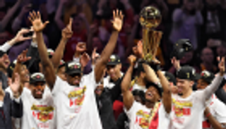 إصابة مشجعين بطلق ناري خلال احتفالات رابتورز بلقب دوري السلة الأمريكي