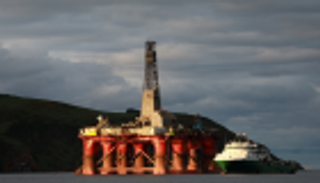 مكالمة ترامب وشي تصعد بالنفط عند 62.74 دولار