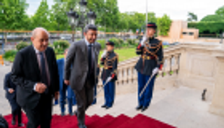 عبدالله بن زايد يلتقي وزير الشؤون الخارجية الفرنسي