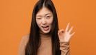 "إيموجي" يفصل موظفة صينية من عملها