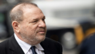 هارفي واينستين المتهم بالتحرش يبحث عن محامٍ