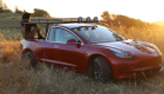 بالفيديو.. تسلا موديل 3  تتحول لشاحنة "بيك – أب" للمرة الأولى