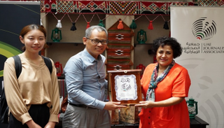 وفد صحفي صيني يزور مقر جمعية الصحفيين في دبي