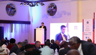 أحمد بن ركاض العامري خلال المنتدى