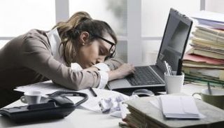 ساعات العمل الطويلة ترفع خطر الإصابة بالسكتة الدماغية - أرشيفية