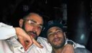 نيمار يثير الجدل بصورة مع بنزيمة