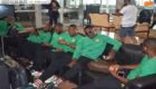 الكاميرون تنهي أزمة المستحقات وتطير إلى مصر