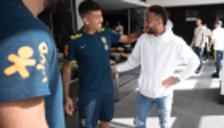 بالصور.. نيمار يساند البرازيل قبل مواجهة بيرو في كوبا أمريكا