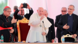 البابا فرنسيس يدعو إلى تدريس الثقافة العربية: المسلمون شركاء