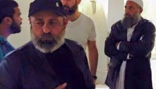 عبدالغني الككلي مع عناصر من مليشيات طرابلس الإرهابية