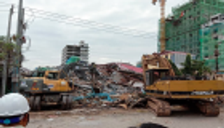 3 قتلى وعشرات المفقودين إثر انهيار مبنى بكمبوديا 