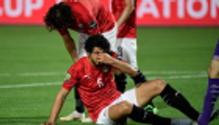 حجازي يتعرض لإصابة قوية أمام زيمبابوي في افتتاح أمم أفريقيا