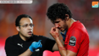 الكشف عن حجم إصابة مدافع مصر أمام زيمبابوي