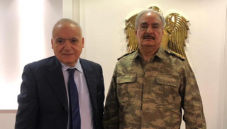 المشير حفتر يستقبل غسان سلامة في مقر قيادة الجيش