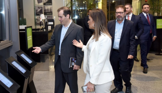  وزيرة الاستثمار المصرية مع مسؤولي شركة جوجل