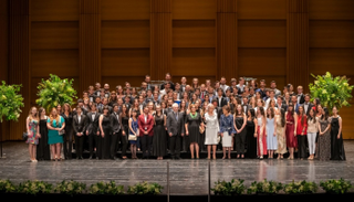 صورة تذكارية بعد الحفل