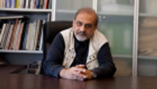 الفلسطيني راسم بدران يحصد أرفع جائزة مصرية في الفنون والآداب