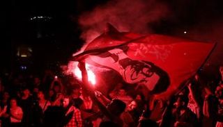 الناخبون يحتفلون بفوز إمام أوغلو - رويترز