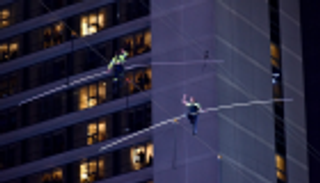 عائلة البهلوانات.. شقيقان يسيران على الحبل بين أبراج نيويورك