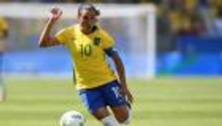 مارتا توجه رسالة تحذيرية للاعبات البرازيل بعد توديع المونديال 