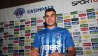 قاسم باشا التركي يتعاقد مع المصري كريم حافظ