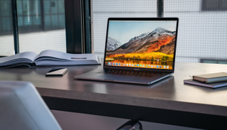 جهاز ماك بوك برو