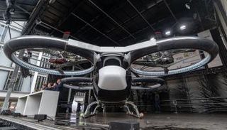 المواصلات الطائرة في سماء باريس