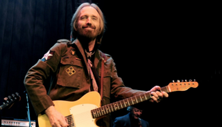 مغني الروك توم بيتي الذي أقام ورثته دعوى على الشركة