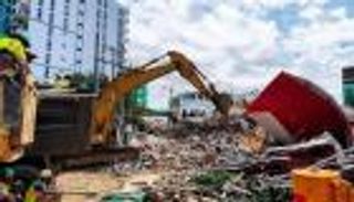 ناجون تحت الأنقاض بعد يومين من انهيار مبنى في كمبوديا