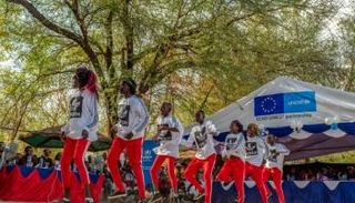 فازت فتاة نيجيرية باللقب عن قصيدة بعنوان الرحلة