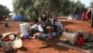 الأثاث مقابل الطعام.. مأساة جديدة لنازحي سوريا