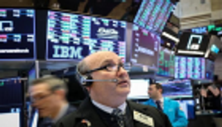 الأسهم الأمريكية مستقرة مع استمرار عزوف المستثمرين