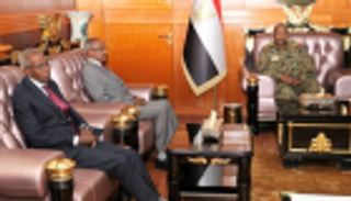 البرهان يتسلم رسالة دعم للسودان من رئيس إريتريا