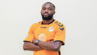 المالي دومبيا بقميص عجمان