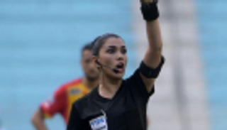 الحكمة التونسية درصاف القنواطي توضح كيف اقتحمت عالم الرجال