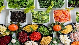 ٥ فيتامينات توجد في معظم الأطعمة تساعد على كثافة الشعر