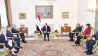 السيسي يلتقي مفوض الاتحاد الأوروبي لشؤون الهجرة والمواطنة