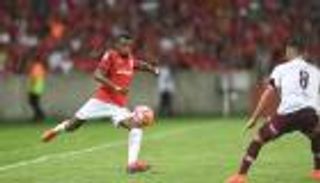 إنتر البرازيلي يعلن رفض عرضين من الهلال السعودي لضم إيدينيلسون