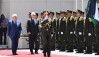 الرئيس الفلسطيني يجدد تمسكه بالسلام ويرحب بآلية متعددة الأطراف