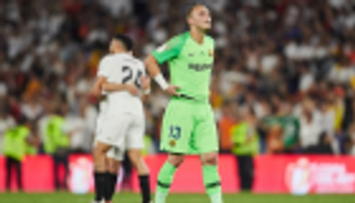 رسميا.. برشلونة يعلن رحيل سيليسين