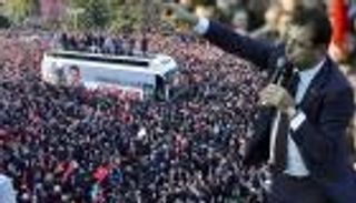 أكرم أوغلو لأبناء إسطنبول: لقنتم أعداء الديمقراطية درسا