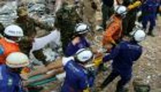 من أجل 10 دولارات.. عمّال البناء يخاطرون بحياتهم في كمبوديا