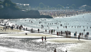 الأوروبيون لجأوا إلى الشواطئ هربا من الحر