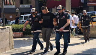 لحظة اعتقال الطالب من حفل تخرجه بالجامعة