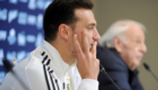 مينوتي ينفي وجود خلافات مع مدرب الأرجنتين