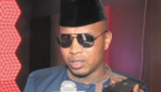 الحاج ضيوف يواسي لاعبي السنغال بعد الخسارة من الجزائر