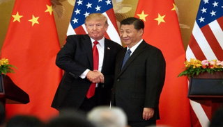 الرئيس الأمريكي ترامب ونظيره الصيني شي جين بينغ