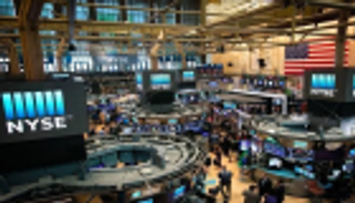 ارتفاع متواضع للأسهم الأمريكية وسط ترقب لقمة ترامب وبينج