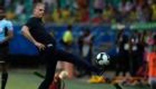 كيروش يقلل من حظوظ كولومبيا لتخطي تشيلي