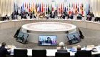 قمة العشرين تتجنب إدانة الحماية التجارية وتحذر من تباطؤ عالمي